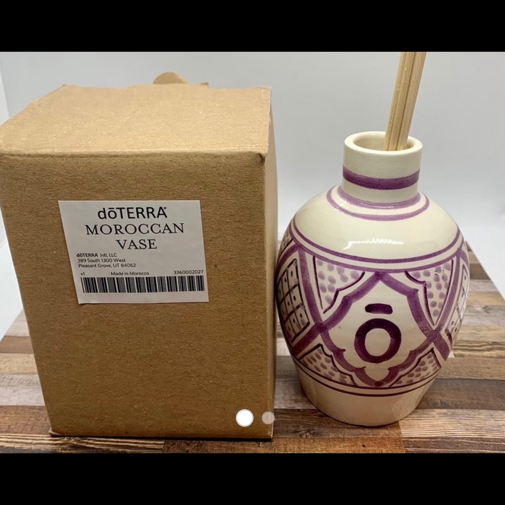 DoTerra Moroccan Vase and 10 Reed Set